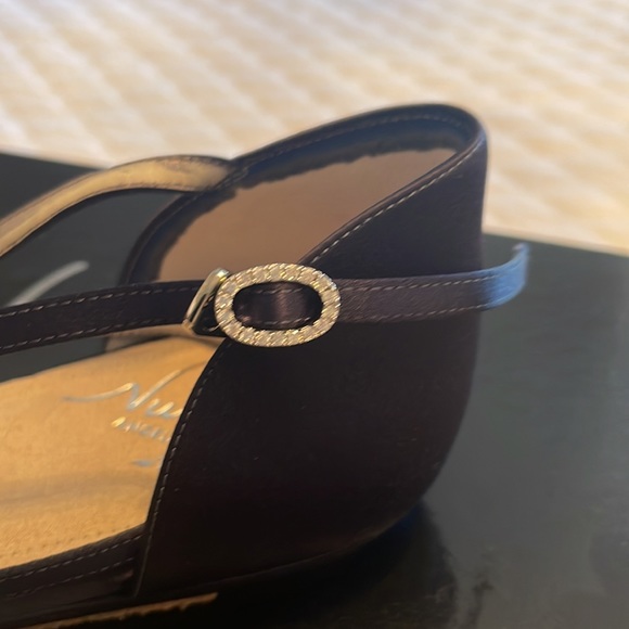 BRAND NEW, custom dyed ANGELA NURAN “Audrey” size 11 flats, Contessa Brooch - Picture 5 of 8